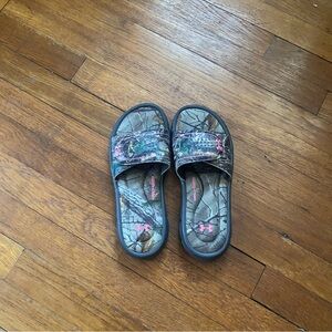 Under Armour Brown Camo Slides with Pink Logo